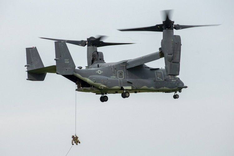 Trung tá Jason Hock, chỉ huy trung đội đặc nhiệm 21, cho biết về cơ bản cuộc tập trận là một phản ứng với COVID-19 cũng như đảm bảo sức khỏe cho các nhân viên hàng không.