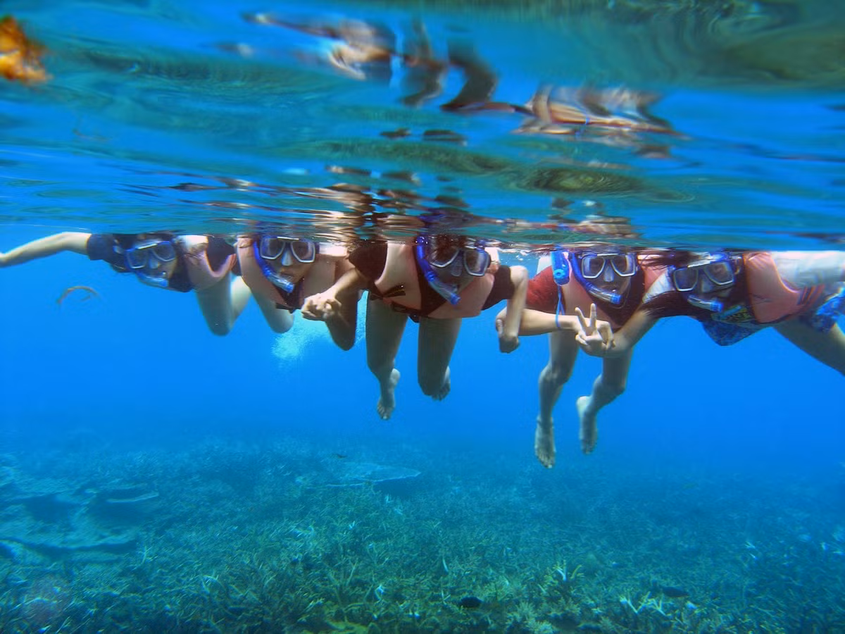 Perhentian trở thành điểm lý tưởng cho các hoạt động lặn biển và lặn với ống thở trên mặt nước… Ảnh: Airasia.