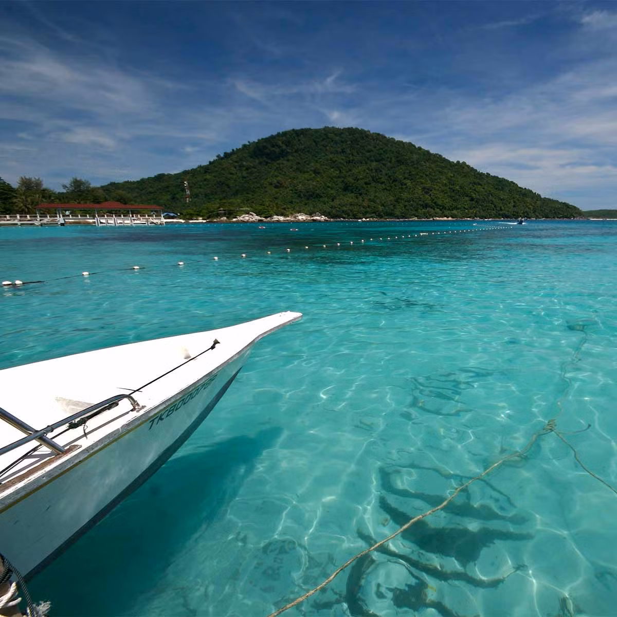 Với những hòn đảo còn tương đối hoang sơ lại ẩn chứa nhiều ưu thế tiềm tàng, không lạ khi Perhentina ngày càng trở nên hấp dẫn trong mắt khách du lịch. Ảnh: PIR.