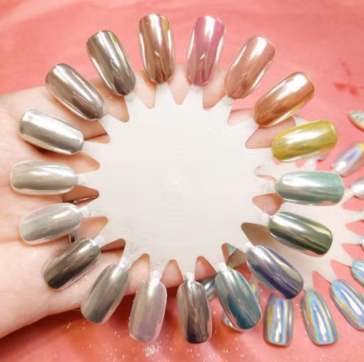 Cùng với đó, bạn cũng cần phải mua các móng tay giả để có tạo hình đẹp và phù hợp nhất với màu sắc này.