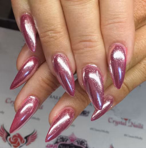 Tuy nhiên, để làm được kiểu móng tay mạ Chrome này, bạn cần phải thực hiện khá nhiều bước.