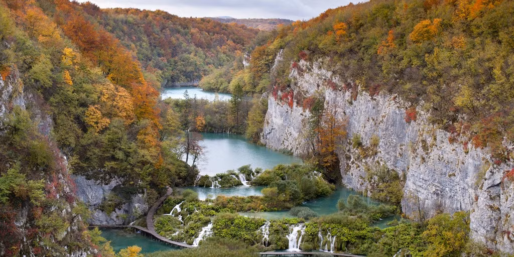 Những dòng thác êm đềm tại công viên quốc gia Plitvice, Croatia.