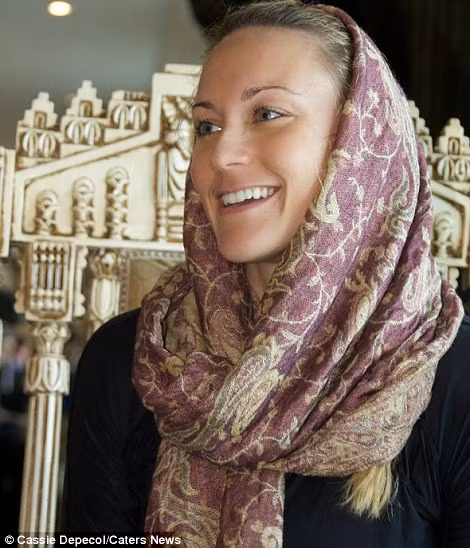 Theo ước tính, cô nàng tóc vàng này sẽ phải tiêu tốn khoảng 198.000 USD cho toàn bộ hành trình. Tuy nhiên, gánh nặng tài chính đã được giảm thiểu rất nhiều nhờ sự trợ giúp của các nhà hảo tâm.