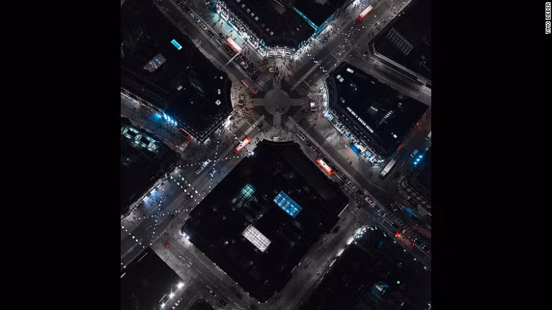 Oxford Circus - trung tâm của khu mua sắm ở London - hiếm khi người ta thấy nó bình lặng như trong bức ảnh này.