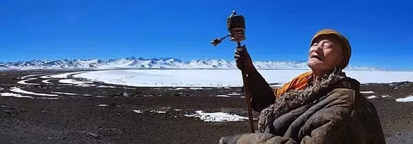 Tháng 9, các danh lam thắng cảnh ở Ali như Quỷ Hồ, Manasarovar, Kailash Gangrenboqin... sẽ chuyển mình và đẹp như một bức tranh dưới bầu trời xanh trong vắt.