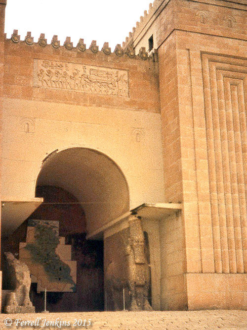 Các bức phù điêu có đặc điểm giống nghệ thuật kiến trúc Ai Cập cổ đại. Ảnh: Ferrell Jenkins.