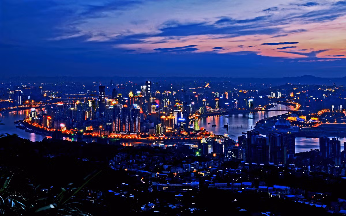 Trùng Khánh là một thành phố lớn ở Tây Nam Trung Quốc và là một trong 4 thành phố trực thuộc trung ương của Trung Hoa. Với dân số lên tới 28 triệu người, chính quyền thành phố phải đương đầu với không ít thách thức trong vấn đề quy hoạch.