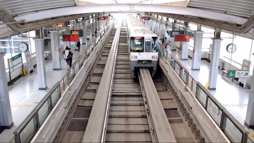 Dù được xây trong các khu chung cư, nhà cao tầng nhưng nhà ga tàu điện trên cao ở Trùng Khánh vẫn rất đầy đủ, tiện nghi và hiện đại. Ảnh: Chinamack.