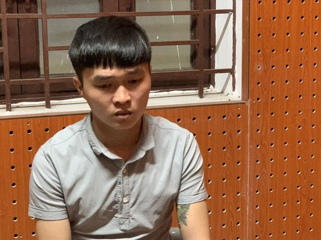 Đến đây, hành tung của nghi phạm cướp ngân hàng gần như đã được làm rõ. Rạng sáng 27/11/2020, Công an TP Bến Cát, Cục Cảnh sát hình sự Bộ Công an đã mật phục, bắt giữ Trần Công Đức khi hắn đang ẩn nấp tại một nhà trọ trên địa bàn. Công an thu giữ 1 khẩu súng, 10 viên đạn. Đức khai nhận, hắn lên kế hoạch cướp ngân hàng rất bài bản.