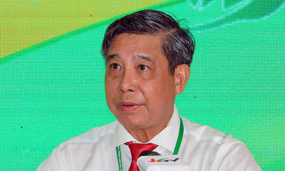 Ông Đồng Văn Thanh sinh năm 1969. Quê quán huyện Phong Điền, TP Cần Thơ. Trình độ: Cử nhân Xã hội học, Cao cấp Lý luận chính trị. Ông từng đảm nhiệm các chức vụ quan trọng như: Phó Chủ tịch UBND huyện Châu Thành A, Phó Chánh Văn phòng Tỉnh ủy Hậu Giang, Chánh Văn phòng Tỉnh ủy, Phó Chủ tịch Thường trực UBND tỉnh Hậu Giang… 