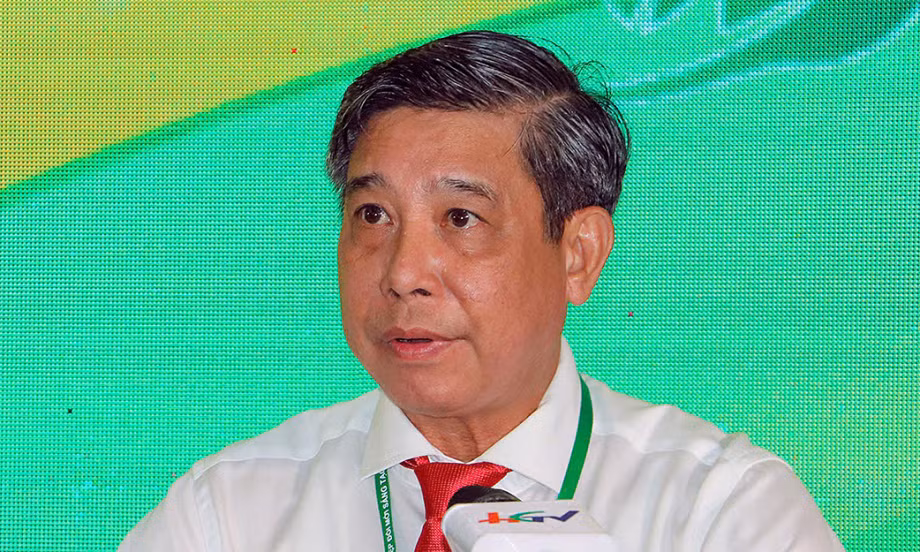 Ông Đồng Văn Thanh sinh năm 1969. Quê quán huyện Phong Điền, TP Cần Thơ. Trình độ: Cử nhân Xã hội học, Cao cấp Lý luận chính trị. Ông từng đảm nhiệm các chức vụ quan trọng như: Phó Chủ tịch UBND huyện Châu Thành A, Phó Chánh Văn phòng Tỉnh ủy Hậu Giang, Chánh Văn phòng Tỉnh ủy, Phó Chủ tịch Thường trực UBND tỉnh Hậu Giang… 