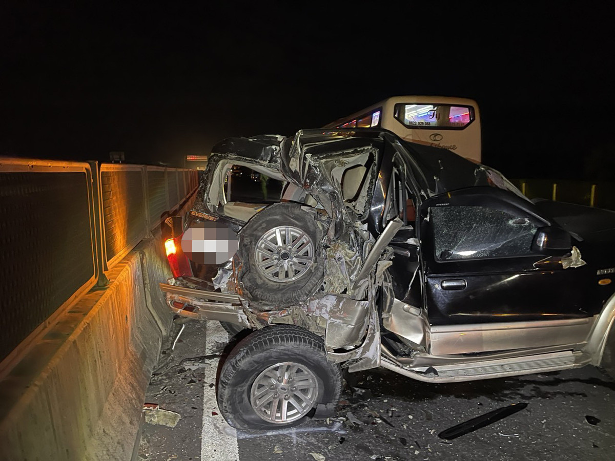  Tai nạn trên cao tốc Trung Lương - Mỹ Thuận, 3 người chết: Khoảng 23h43 ngày 13/7, xe khách biển số tỉnh An Giang chở nhiều người chạy trên cao tốc Trung Lương - Mỹ Thuận, hướng về miền Tây. Khi đến địa phận xã Thiện Trí, huyện Cái Bè, tỉnh Tiền Giang xe khách va chạm với ô tô 7 chỗ mang biển kiểm soát Đồng Nai chạy cùng chiều phía trước. Vụ tai nạn khiến 2 người chết tại chỗ, 1 người tử vong trên đường đi cấp cứu; hai người khác bị thương. Xe khách bị hư hỏng phần đầu; ô tô 7 chỗ bị hư hỏng nặng, biến dạng.