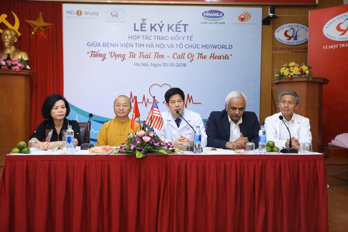 Le ky ket hop tac trao doi y te giua MD1WORLD va benh vien Tim Ha Noi-Hinh-7