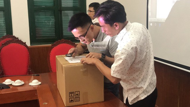 Vinamilk dua gia du thau thap hon doi thu nhieu ty dong