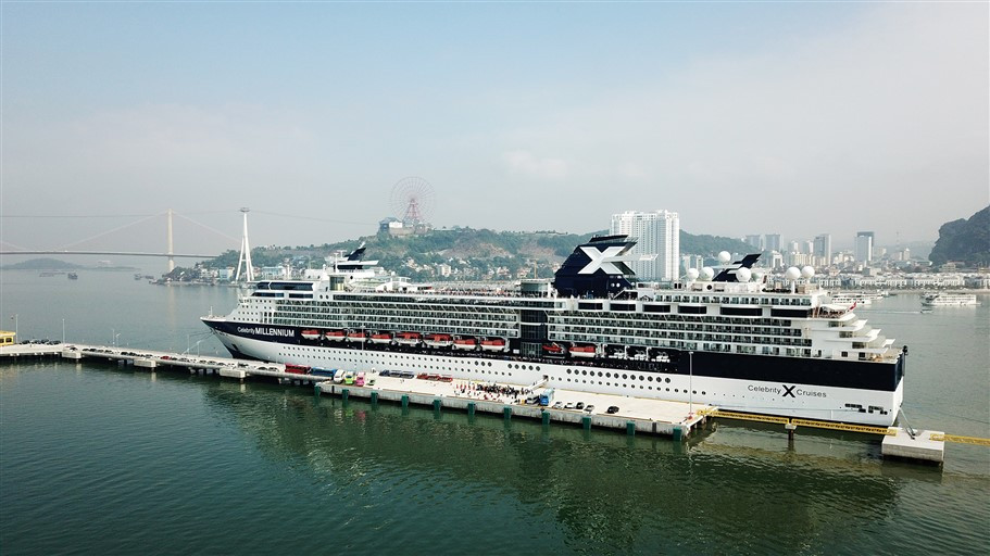 Du thuyen “sieu sang” lien tiep cap cang Ha Long-Hinh-4