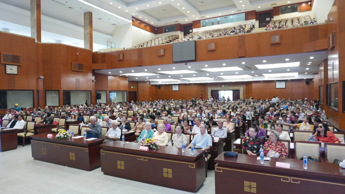 Vinamilk mung tho, cham soc suc khoe cho 1.000 nguoi cao tuoi-Hinh-6