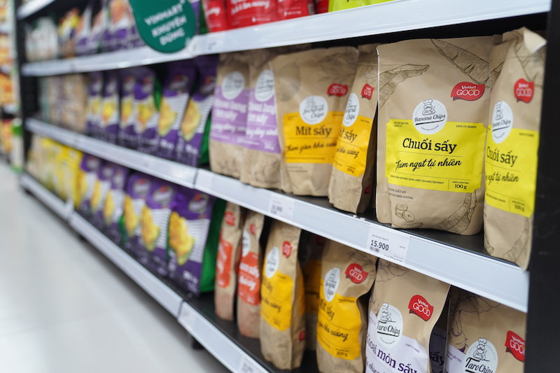 Nguoi tieu dung hao huc di sam do, nhan qua khai truong VinMart+-Hinh-8