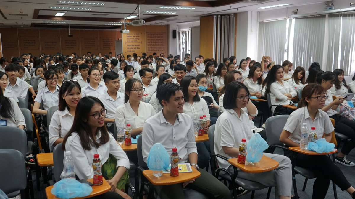 Hoc sinh, sinh vien bat ngo voi cong nghe Aseptic hien dai tai Tan Hiep Phat-Hinh-3