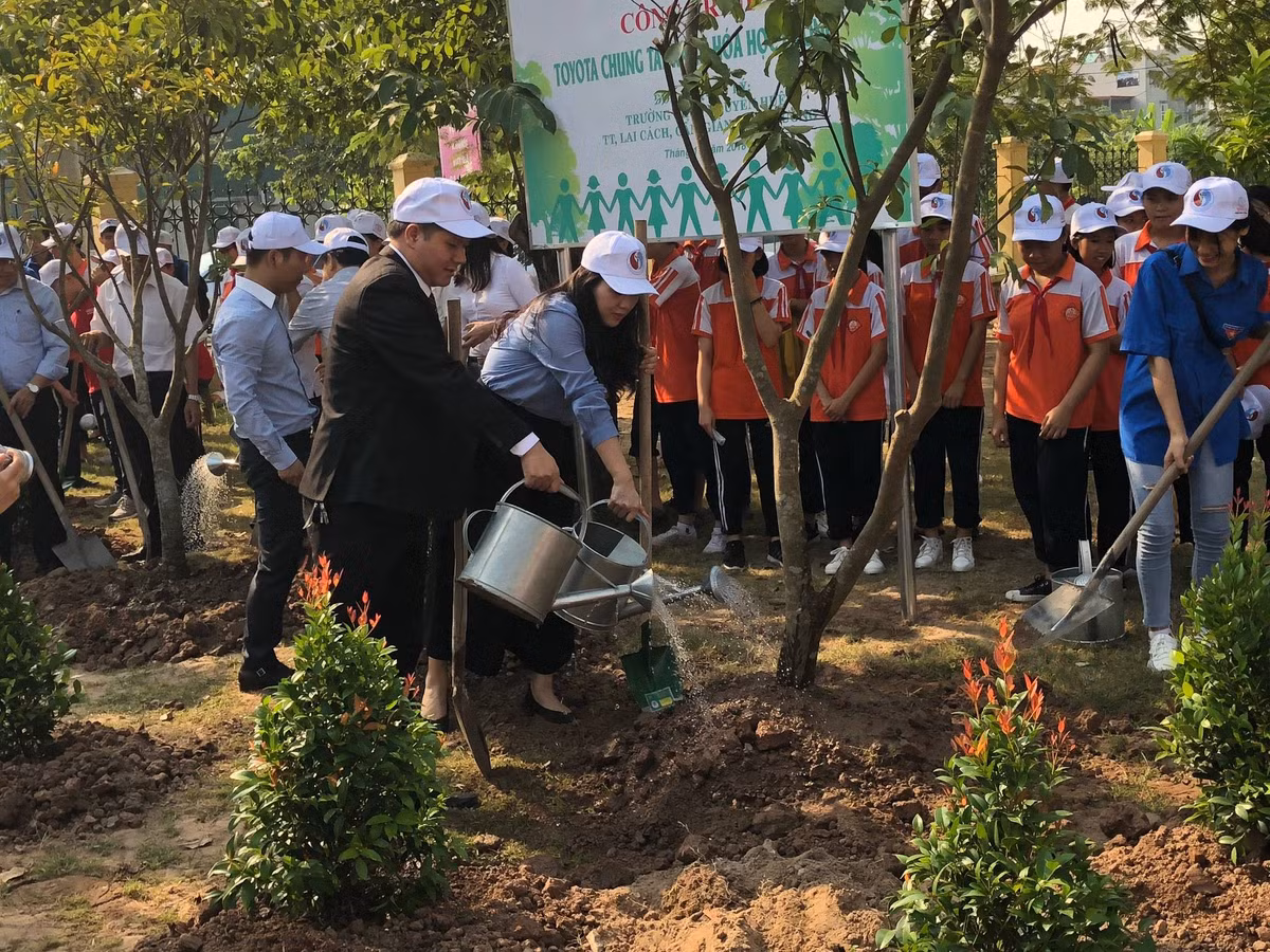 Toyota Viet Nam va hanh trinh chung tay xanh hoa hoc duong 2018-Hinh-4