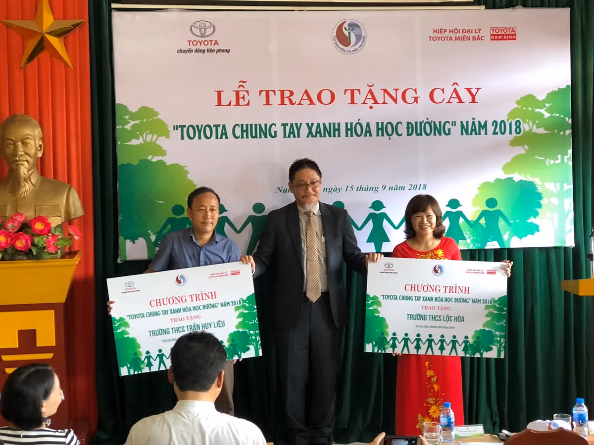 Toyota Viet Nam va hanh trinh chung tay xanh hoa hoc duong 2018