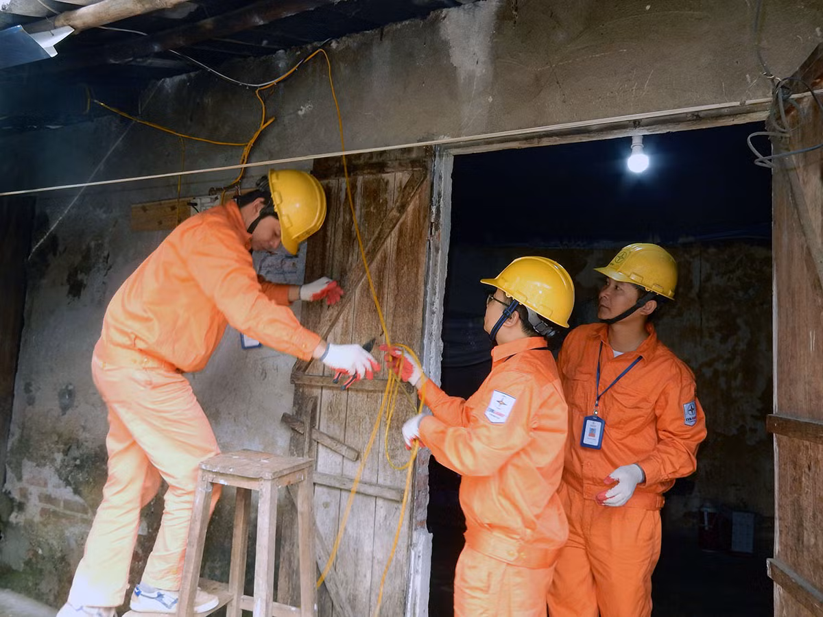 EVN HANOI: Phat trien ben vung luon gan voi trach nhiem truoc cong dong xa hoi