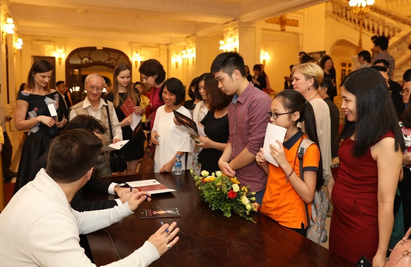 Man doc tau dinh cao cua nghe si violin Sergei Dogadin chinh phuc fan HN-Hinh-5