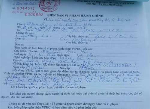 Biên bản vi phạm đối với các phương tiện đậu xe chiến dụng vỉa hè từ hình ảnh phản ánh của người dân qua ứng dụng ĐTDĐ trưa ngày 11/4.