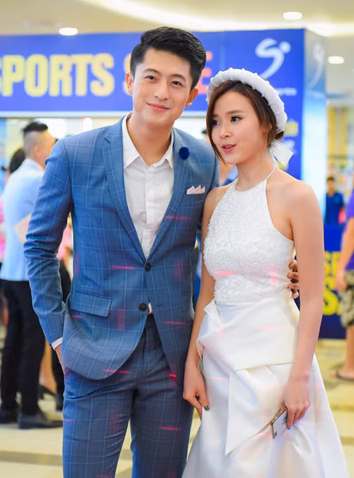 Trong thời gian ra mắt phim mới, cả 2 luôn bên nhau.