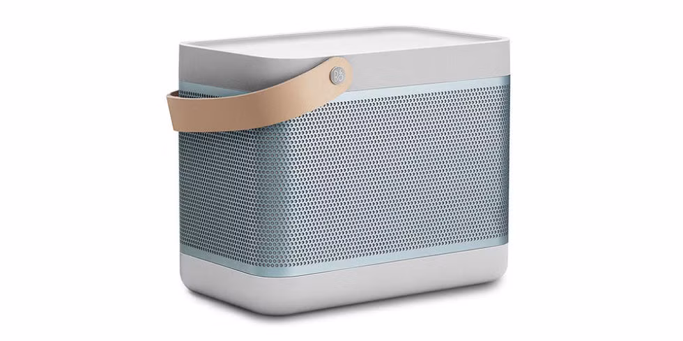 Bên cạnh việc kết nối công nghệ không dây Bluetooth 4.0 mới nhất, B&amp;O Play Beolit 15 còn có thời lượng pin ấn tượng và giá thành không quá cao.