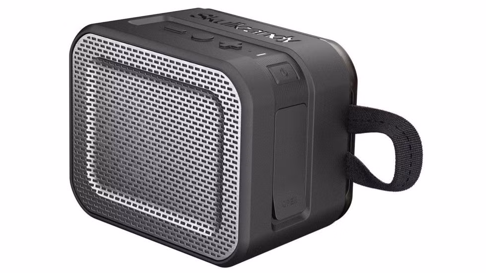 Skullcandy Barricade tạo ấn tượng với người dùng bởi sự nhỏ gọn đến mức tối thiểu có thể mà vẫn đảm bảo tính thời trang cùng khả năng chống nước. Nhỏ gọn nhưng Skullcandy Barricade mang đến chất lượng âm thanh không hề thua kém bất kỳ sản phẩm nào. Thời lượng pin sử dụng ấn tượng khi có thể kéo dài 8 tiếng liên tục.