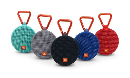 Nhỏ gọn, dễ thương, màu sắc cá tính, chống nước IPX7, có móc treo khá tiện, âm thanh tương đối ấm áp...là những điểm đáng chú ý trên mẫu loa di động cỡ nhỏ JBL Clip 2.