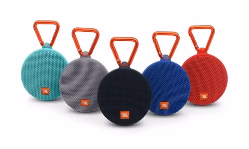 Nhỏ gọn, dễ thương, màu sắc cá tính, chống nước IPX7, có móc treo khá tiện, âm thanh tương đối ấm áp...là những điểm đáng chú ý trên mẫu loa di động cỡ nhỏ JBL Clip 2.