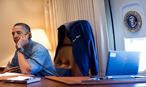 Vị Tổng thống quyền lực nhất thế giới còn sử dụng máy tính Dell Latitude E6420 trên Air Force One để giữ liên lạc với mặt đất. Ảnh: librobs.