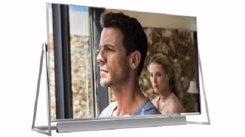 Panasonic DX802 đủ thuyết phục người dùng với màn hình hiển thị 4K mà giá cả khá phải chăng. Khung viền nhôm bóng láng đi kèm với một loa riêng biệt biến DX802 trở thành một phần phong cách nội thất.