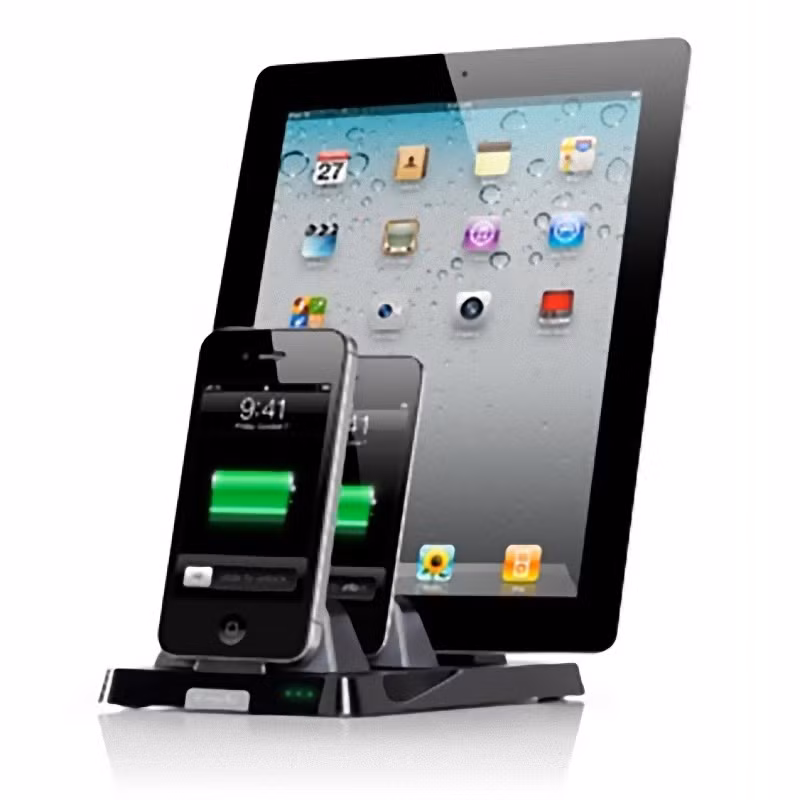 Nếu có điều kiện, bạn có thể sắm cho mình bộ sạc iPad. Sạc iPad được thế kế sử dụng chung với iPhone nên chúng hoàn toàn tương thích với nhau. Ảnh: Ioomobile.