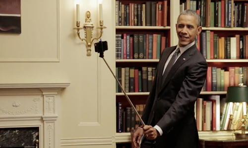Tổng thống Mỹ Brack Obama chụp ảnh selfie ngay tại Nhà Trắng. Ảnh: Truthrevolt.