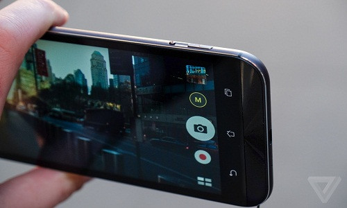 Tính năng zoom có thể làm giảm chất lượng ảnh trừ khi smartphone của bạn được trang bị zoom quang học. Do đó, hãy hạn chế sử dụng tính năng zoom trên di động khi chụp ảnh. Ảnh: The Verge.