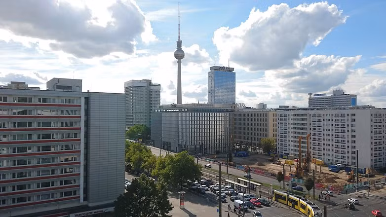 Khi chụp ảnh phong cảnh, bạn nhớ sử dụng khung hình 16:9 để có được hình ảnh nét nhất. Ảnh: Androidpit.