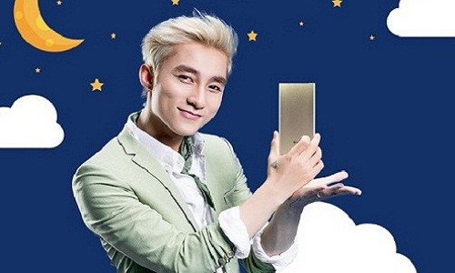 Với sự trợ giúp của Oppo F1s, Sơn Tùng M-TP có thể tự tin đăng tải những hình ảnh hàng ngày của chính mình lên mạng xã hội. Ảnh: Viettelstore.