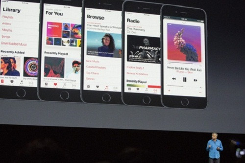 3 - iOS 10. Được ra mắt cùng với iPhone 7, iOS 10 cũng được hưởng lợi và cũng nổi tiếng không kém điện thoại thông minh của Apple. Điều này cho phép hệ điều hành di động của thương hiệu quả táo đứng trên bục được quan tâm nhiều nhất. Có điều đáng ngạc nhiên, đó là hệ điều hành Android lại không có mặt trong danh sách này. Có lẽ vì các phiên bản của hệ điều hành này không được thời sự, ví dụ như lịch các bản cập nhật chẳng hạn.
