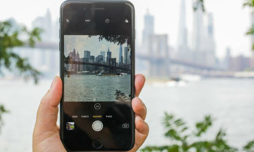 Điều này cho phép người dùng phóng lớn đối tượng mà không làm giảm chất lượng hình ảnh. Đây chính là yếu tố thu hút người dùng nhất trên iPhone 7 Plus. Ảnh: Cnet.