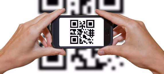 Nếu smartphone cài sẵn phần mềm quét mã vạch QR code, ShopSavvy, Price Rhythm hay Quick Scan...bạn có thể dễ dàng so sánh giá cả cũng như chất lượng của hàng hóa. Ảnh: NukeViet.