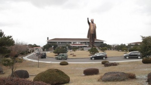 Tượng đài Kim Il Sung trong phim truyền hình "King 2 Heart" thực chất là sản phẩm dựa vào kỹ xảo CG. Ảnh: Youtube.