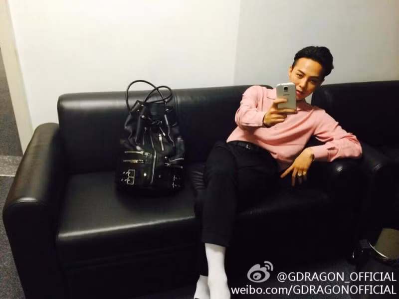 Anh chàng G-Dragon nhóm Big Bang đã từng là một tín đồ của Samsung Galaxy S5. Ảnh: Weibo.