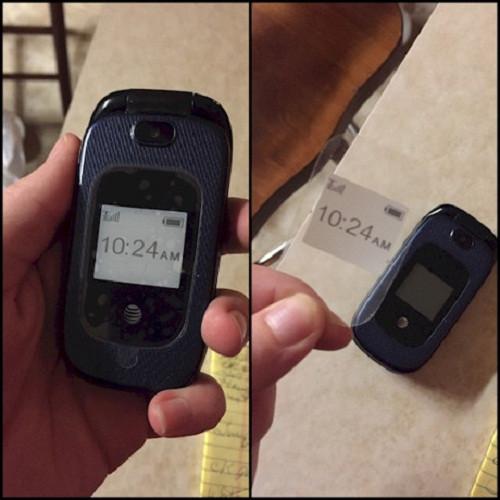 Màn hình điện thoại báo giờ bị hỏng, dán tạm vào dùng vậy. Ảnh: Printest.