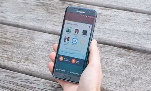 Hệ thống tản nhiệt bằng chất lỏng là một trong những tính năng mang tính đột phá trên Galaxy S7 edge giúp hệ thống linh kiện điện tử chạy trơn tru. Ảnh: Trusted Reviews.