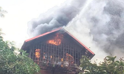 Được biết số nhà 81 là nhà cũ 2 tầng, 1 tum đang bán quần áo, các nhà 83 và 85 là công ty và cửa hàng cầm đồ. Khói lan sang ngôi nhà 89 Phùng Hưng là trường mầm non 1/6, tất cả các học sinh đã được di dời.