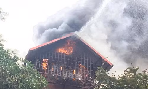 Được biết số nhà 81 là nhà cũ 2 tầng, 1 tum đang bán quần áo, các nhà 83 và 85 là công ty và cửa hàng cầm đồ. Khói lan sang ngôi nhà 89 Phùng Hưng là trường mầm non 1/6, tất cả các học sinh đã được di dời.