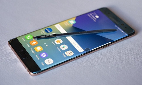 Samsung Galaxy Note 7 được coi là câu chuyện đáng chú ý nhất trong dòng sản phẩm công nghệ bị khai tử 2016. Ảnh: Cnet.
