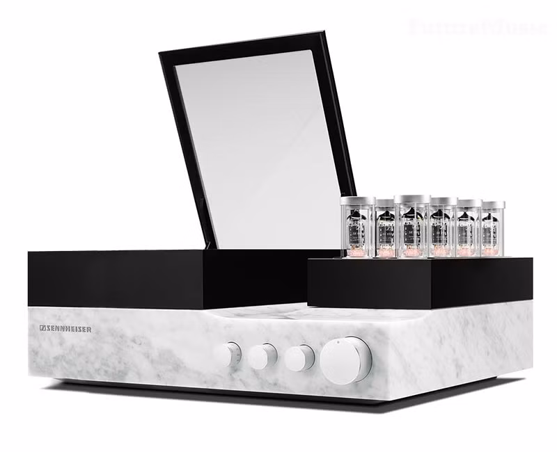 Được lắp ráp từ hơn 6.000 linh kiện, Sennheiser HE 1 không chỉ là một chiếc tai nghe đơn lẻ mà là cả hệ thống tai nghe tĩnh điện kèm amply xử lý tín hiệu âm thanh 8 bóng. Ảnh: FutureMusic.